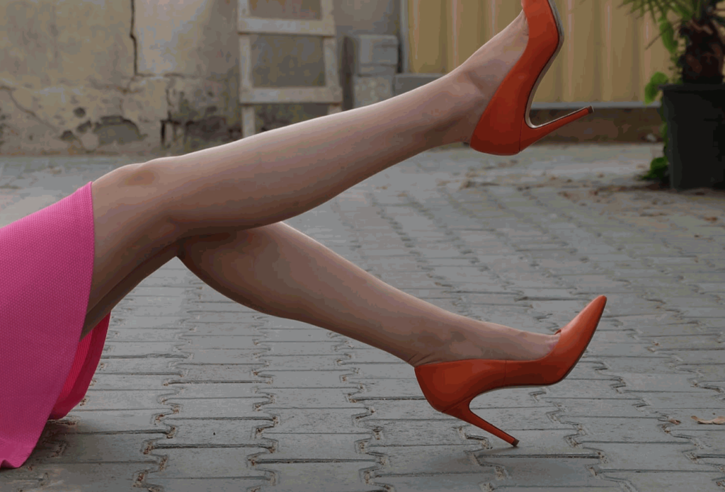 Useful Tips To Dress Seductively with legs