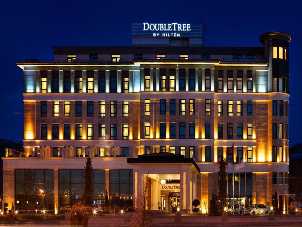 DoubleTree by Hilton Hotel-min